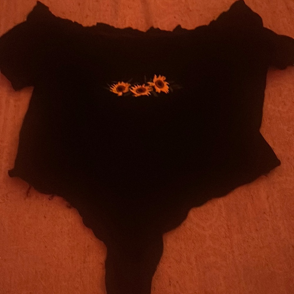 Size : small , color black